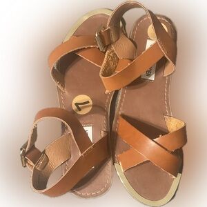 Steve Madden Tan Leather Sandals with Crisscross Straps and Gold Accents